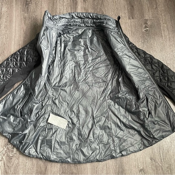 Lululemon Black and Grey Reversible light Puffer Quilted Activewear Jacket - Picture 11 of 14